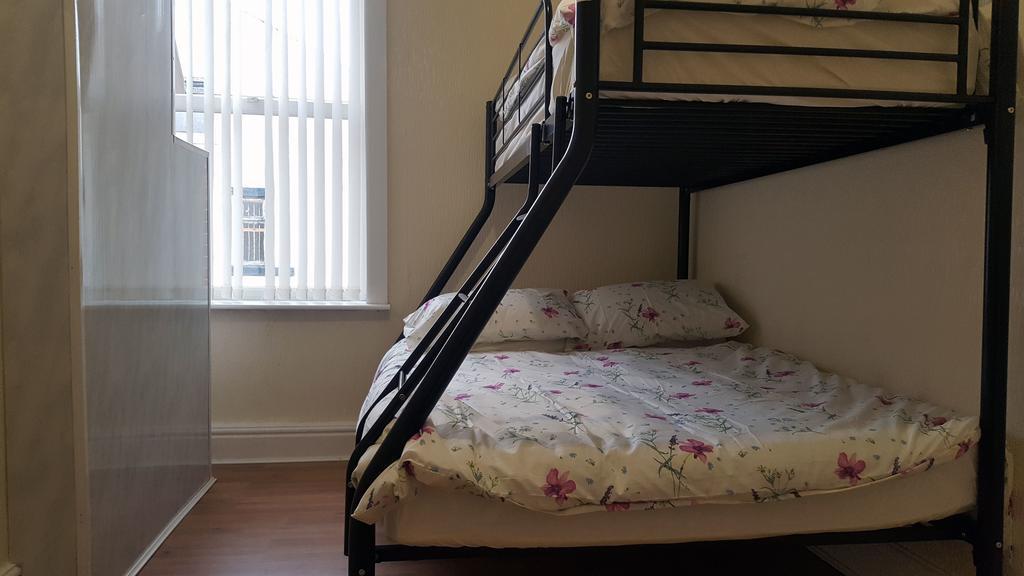 Blackpoolholidaylets Charles Street Villa Buitenkant foto